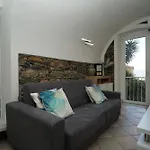 Waves & Trails - Mytouristhome Apartmán *