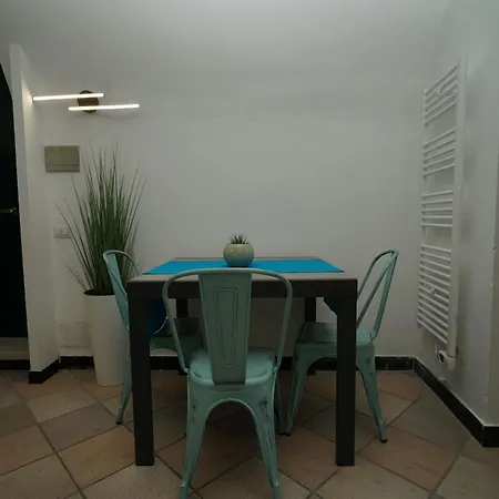 Apartment Waves & Trails *