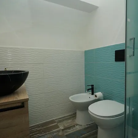 Apartment Waves & Trails