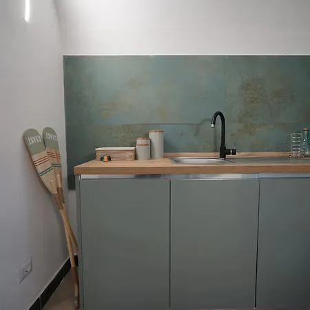 Waves & Trails Lerici