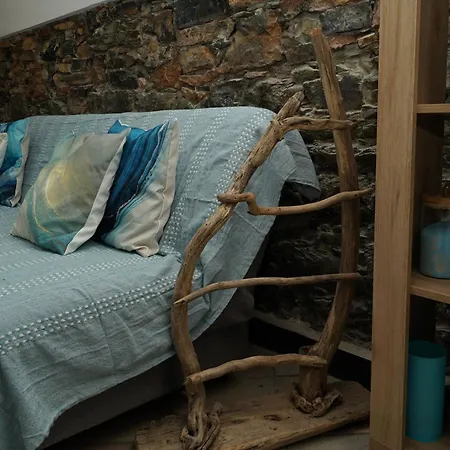 Apartment Waves & Trails